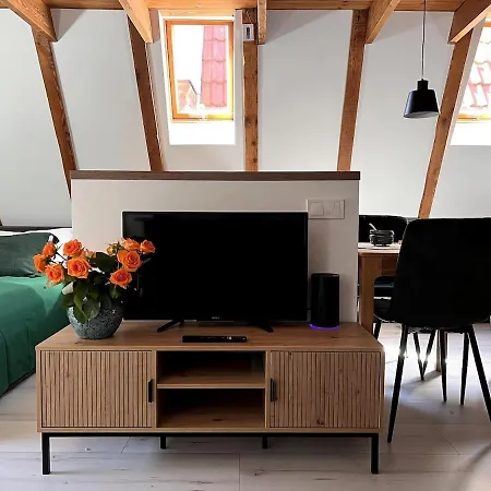 Old Town - Under The Clouds شقة *