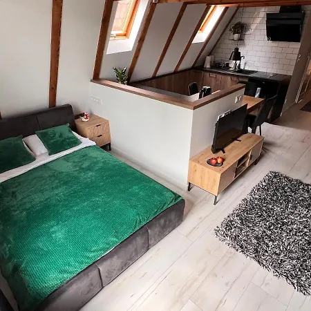 Old Town - Under The Clouds Apartman *